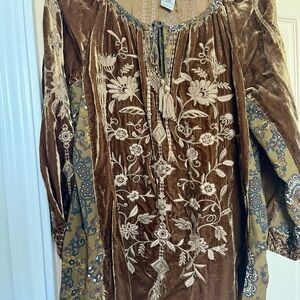 Embroidered chocolate brown top 🤠
